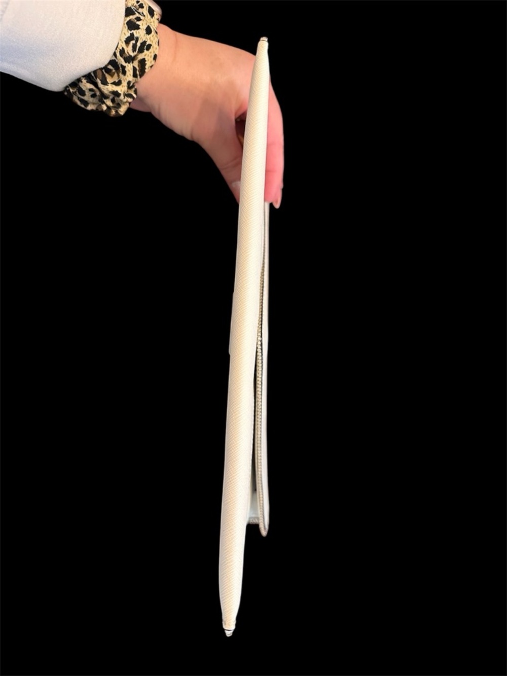 Rebecca Minkoff Leo Clutch envelope-style handbag w zipper trim on edges. - Picture 4 of 6
